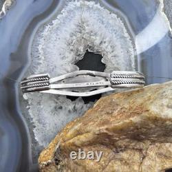 Native American Sterling Silver Oval Pink Conch Decorated Bracelet For Women