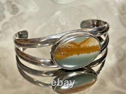 Picturesque Agate Stone Bracelet Crafted In Solid 925 Sterling Silver