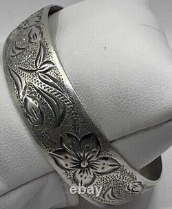 Sterling Silver Hawaiian Oval Flower Bangle Bracelet (37.15)